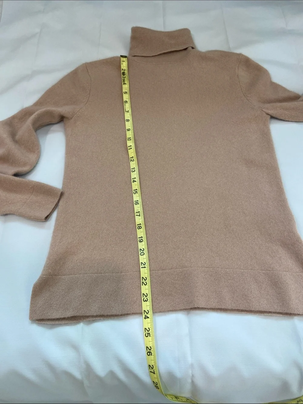 Neiman Marcus Camel Turtleneck 100%-Cashmere Sweater. Size M
